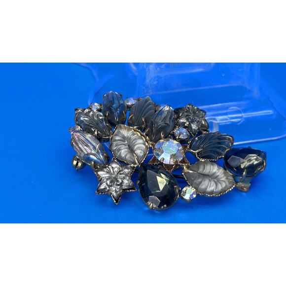 Vintage Weiss style Carved thermoset Leaf Brooch AB Rhinestone Gold-tone - Picture 3 of 16